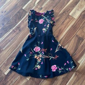 Ava & Yelly black floral skater dress size small frill sleeveless detail